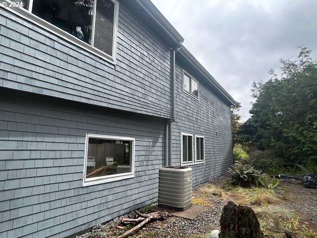 photo 3: 1064 S FRONT ST, Rockaway Beach OR 97136