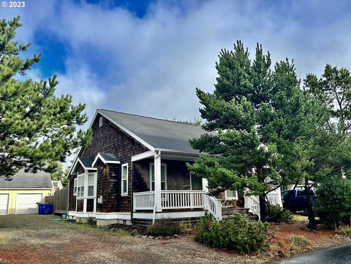 photo 2: 185 OCEANVIEW ST, Depoe Bay OR 97341
