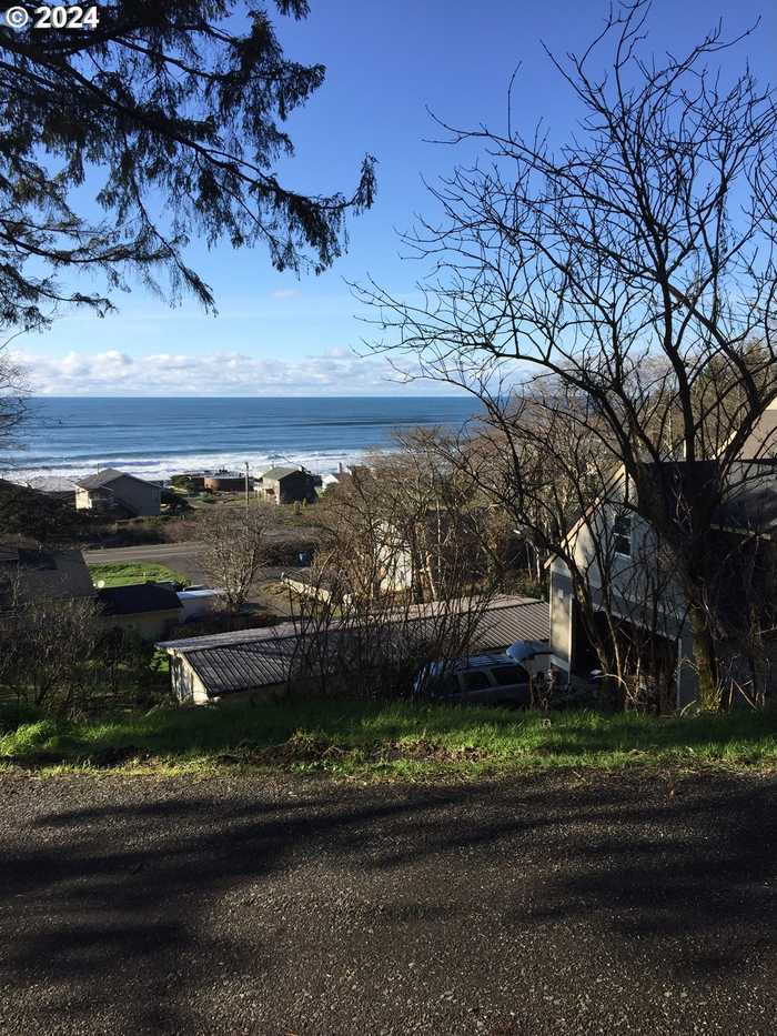 photo 1: 98 CRESTVIEW DR, Yachats OR 97498