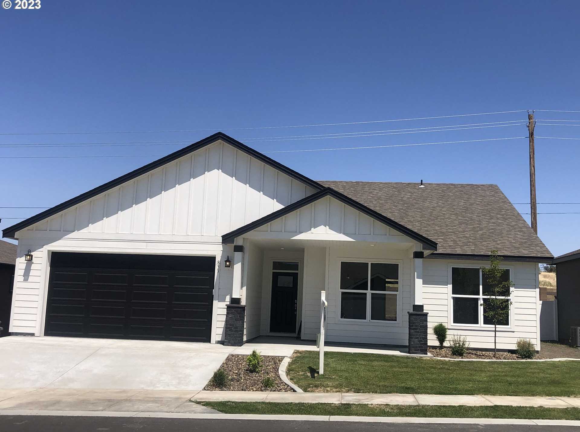 photo 1: 833 E AUTUMN AVE, Hermiston OR 97838