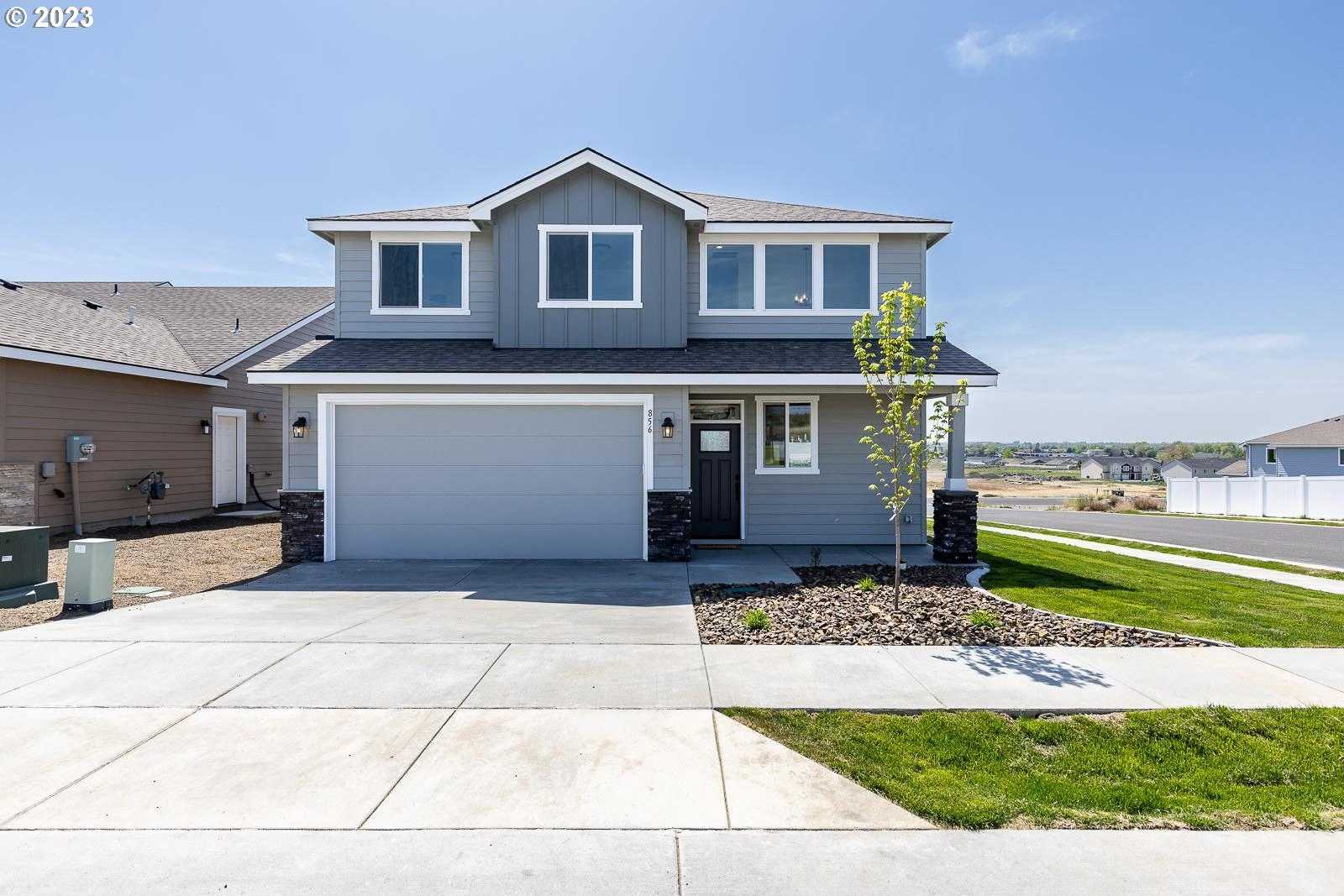 photo 1: 856 E Autumn AVE, Hermiston OR 97838