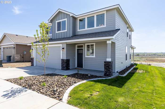 photo 2: 856 E Autumn AVE, Hermiston OR 97838