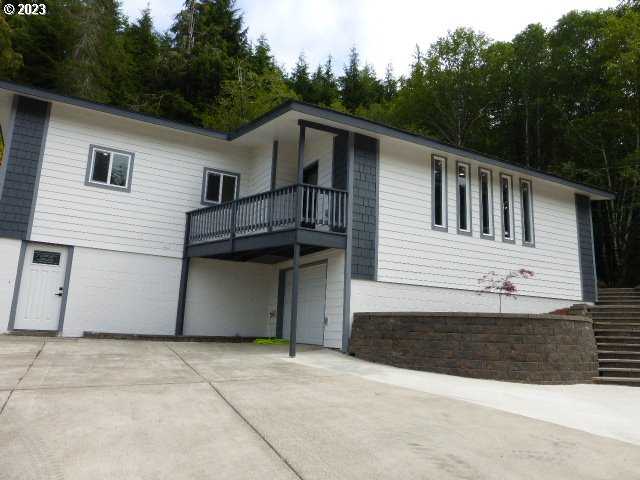 photo 1: 3184 MAPLE CT, Reedsport OR 97467