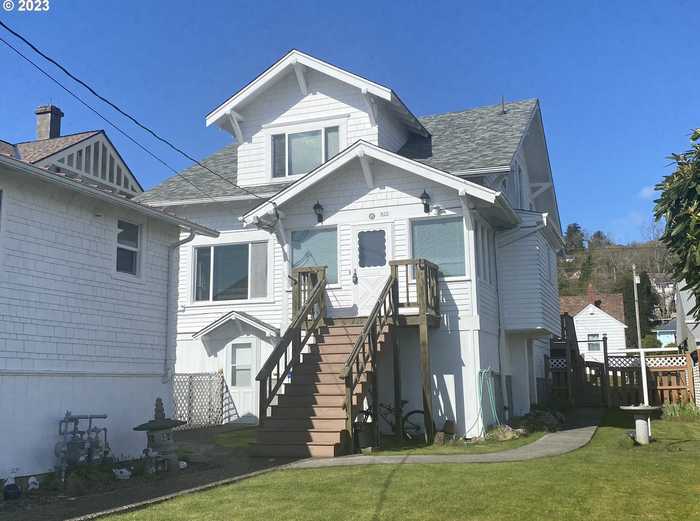 photo 1: 825 ERIE AVE, Astoria OR 97103