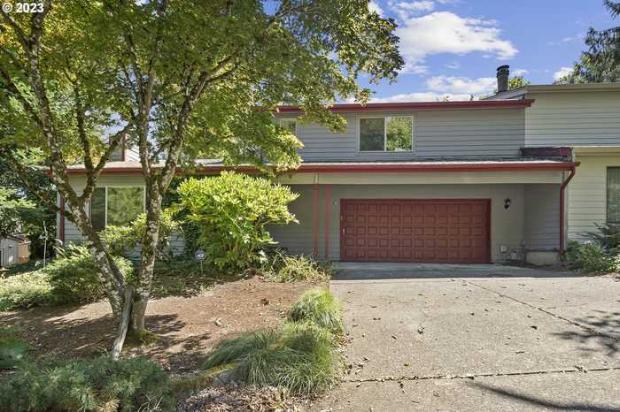 photo 1: 10 MOUNTAIN CIR, Lake Oswego OR 97035