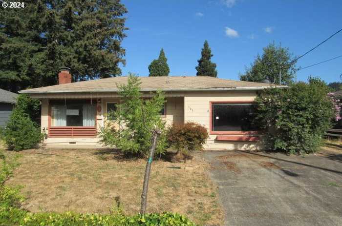 photo 1: 367 W HAZEL ST, Roseburg OR 97471