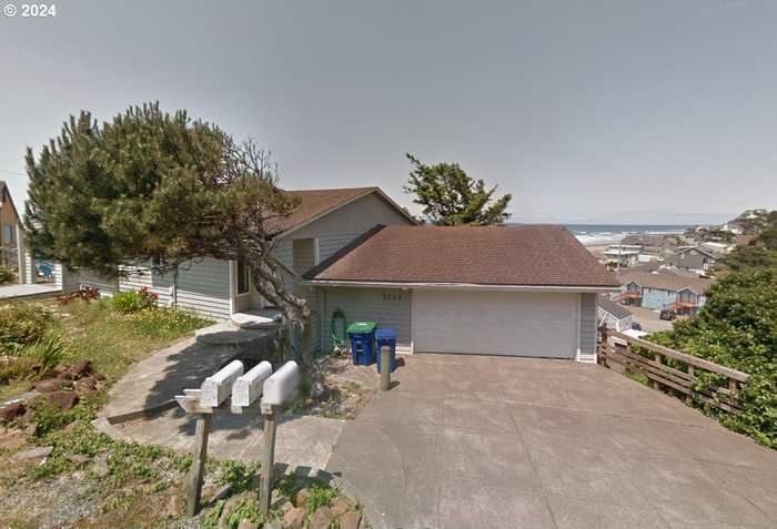 photo 1: 3535 SW 35TH PL, Lincoln City OR 97367