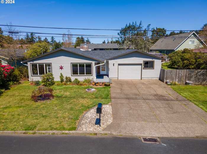 photo 1: 347 NE 10TH CT, Newport OR 97365