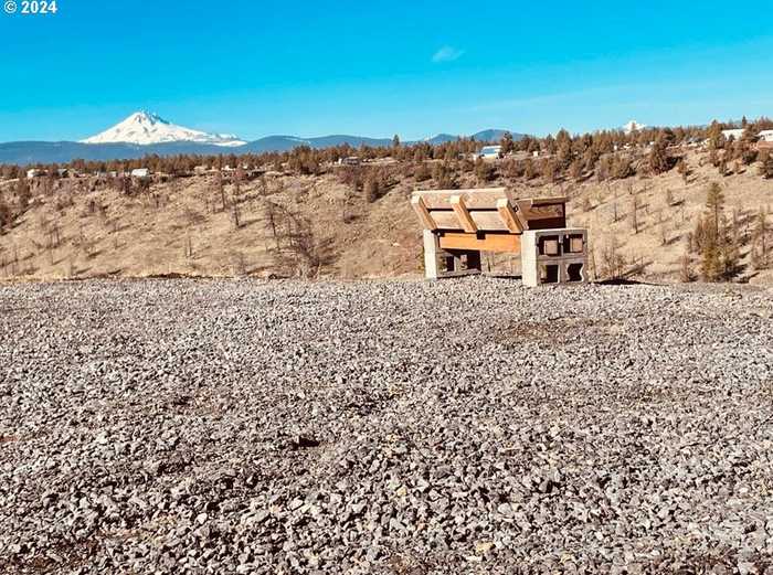 photo 2: 12264 SW BIG CANYON LN, Culver OR 97734