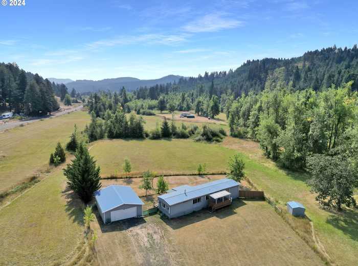 photo 2: 31464 Lynx Hollow RD, Creswell OR 97426