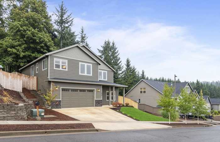 photo 2: 820 HAWK DR, Silverton OR 97381