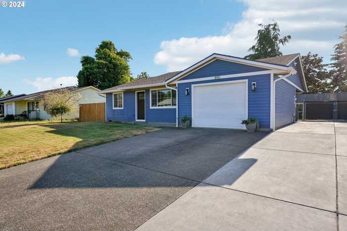 photo 2: 895 N 9TH ST, Aumsville OR 97325