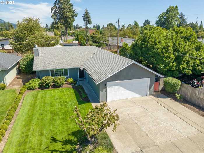 photo 1: 2605 BALFOUR ST, Eugene OR 97408