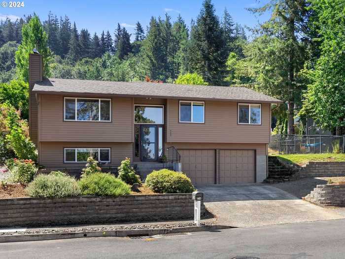 photo 1: 642 SW SLERET AVE, Gresham OR 97080