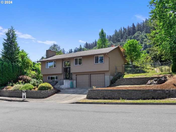 photo 2: 642 SW SLERET AVE, Gresham OR 97080