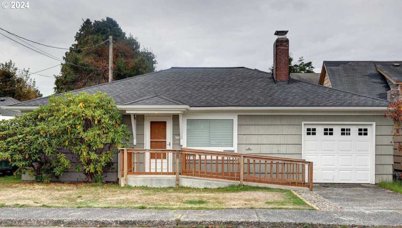 photo 1: 436 S Franklin ST, Seaside OR 97138