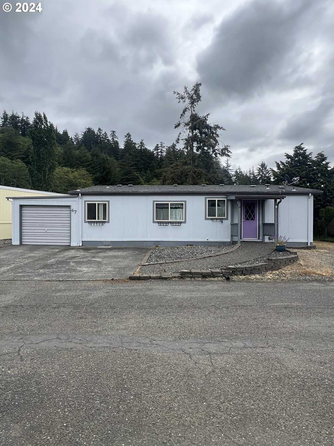 photo 3: 100 RIVER BEND RD Unit 47, Reedsport OR 97467