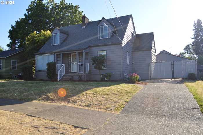 photo 1: 4405 NE 69TH AVE, Portland OR 97218