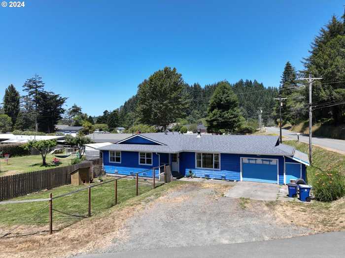 photo 1: 28218 MATEER RD, Gold Beach OR 97444