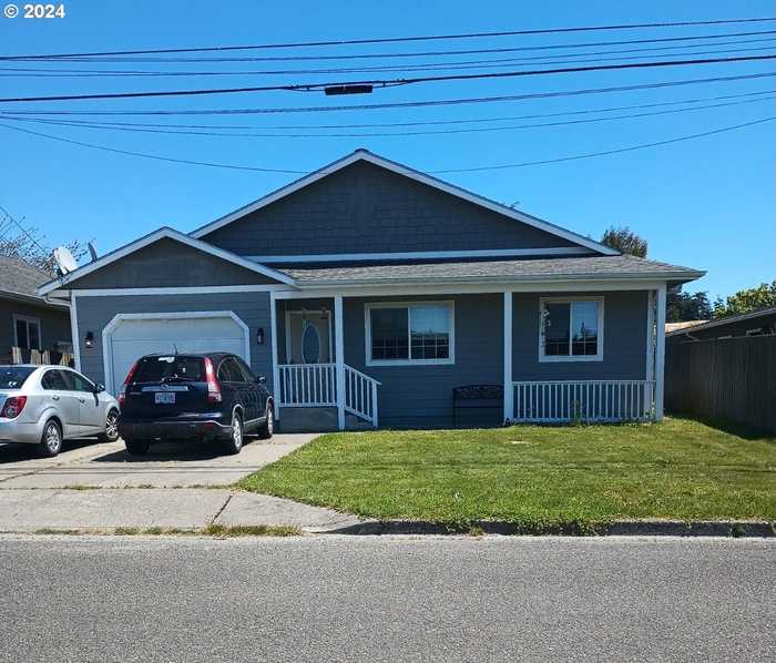 photo 1: 1023 SANFORD ST, Coos Bay OR 97420