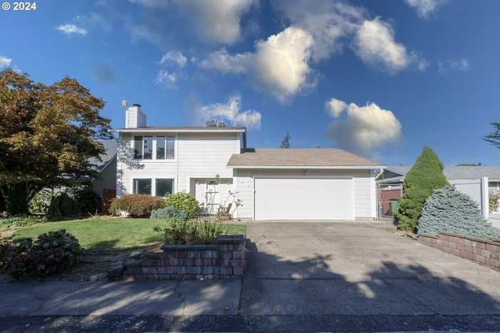 photo 1: 1415 ALEXANDRA CT, Woodburn OR 97071