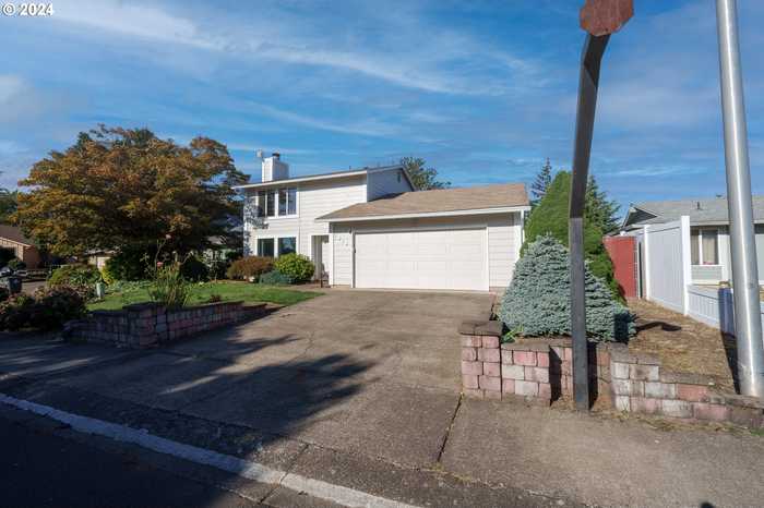 photo 2: 1415 ALEXANDRA CT, Woodburn OR 97071