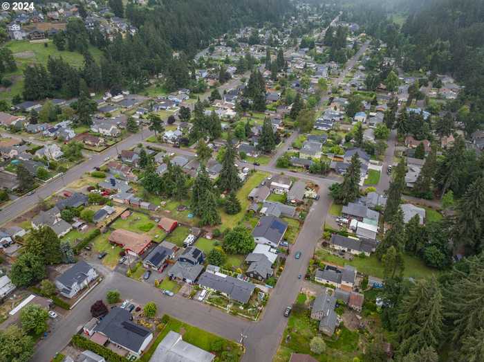 photo 2: Cowing ST, Silverton OR 97381