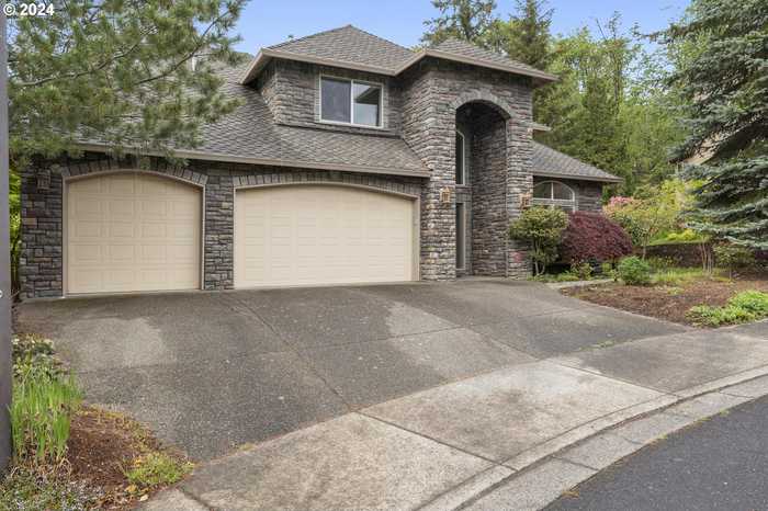 photo 2: 8965 NW SAVOY LN, Portland OR 97229