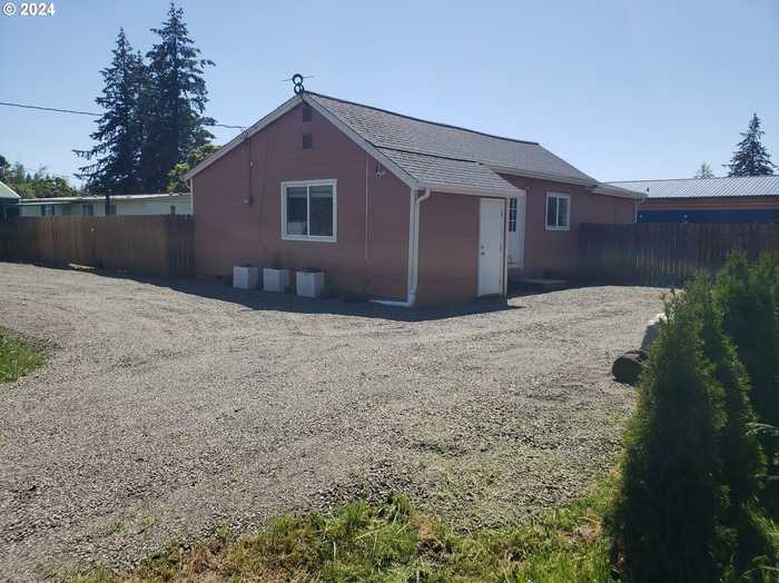 photo 1: 14680 SE 1ST ST, Mc Minnville OR 97128