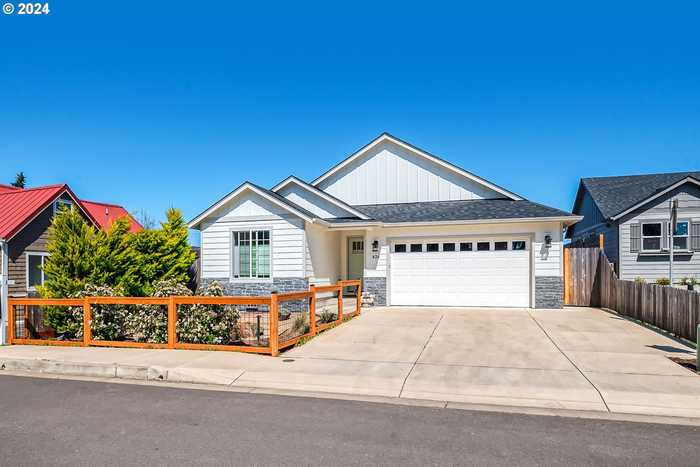 photo 2: 426 HILLEGAS AVE, Creswell OR 97426