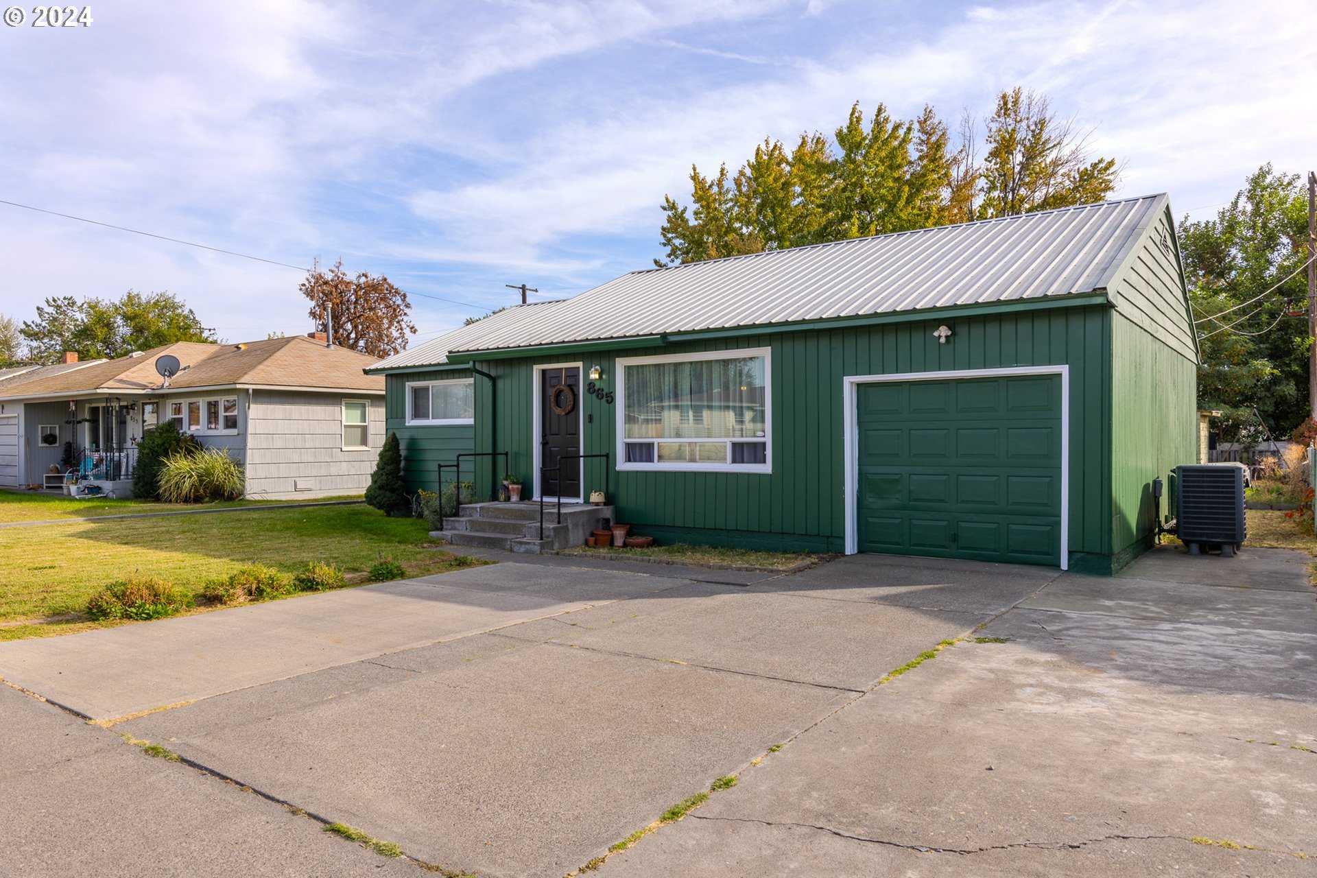 photo 3: 865 W ORCHARD AVE, Hermiston OR 97838