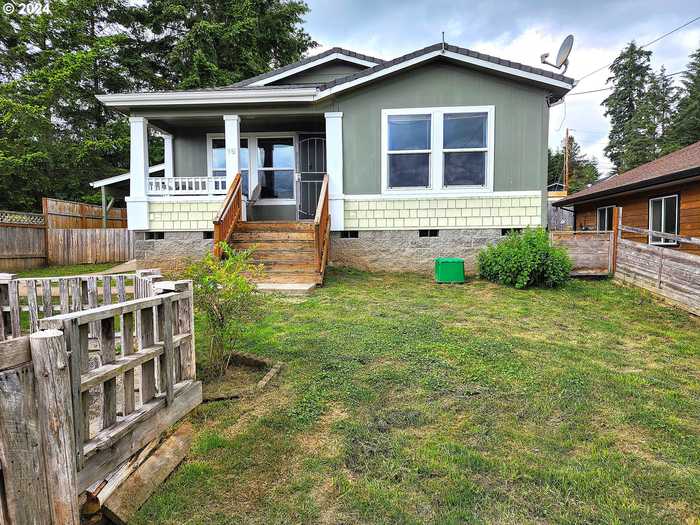 photo 1: 981 5TH AVE, Vernonia OR 97064