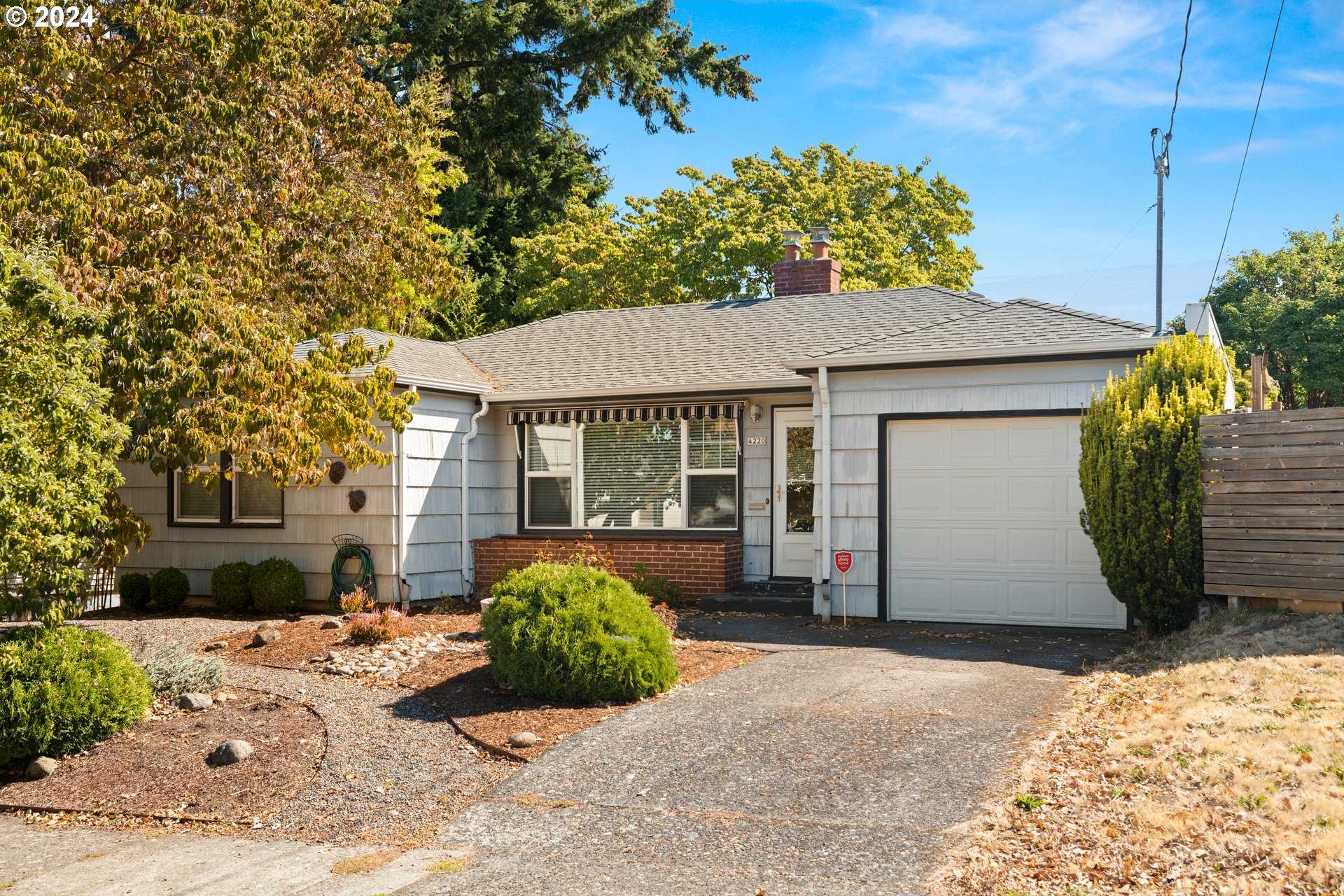 photo 1: 4220 NE 69TH AVE, Portland OR 97218