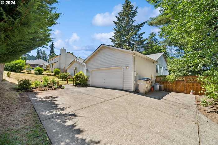 photo 2: 15154 SW WILLAMETTE ST, Sherwood OR 97140