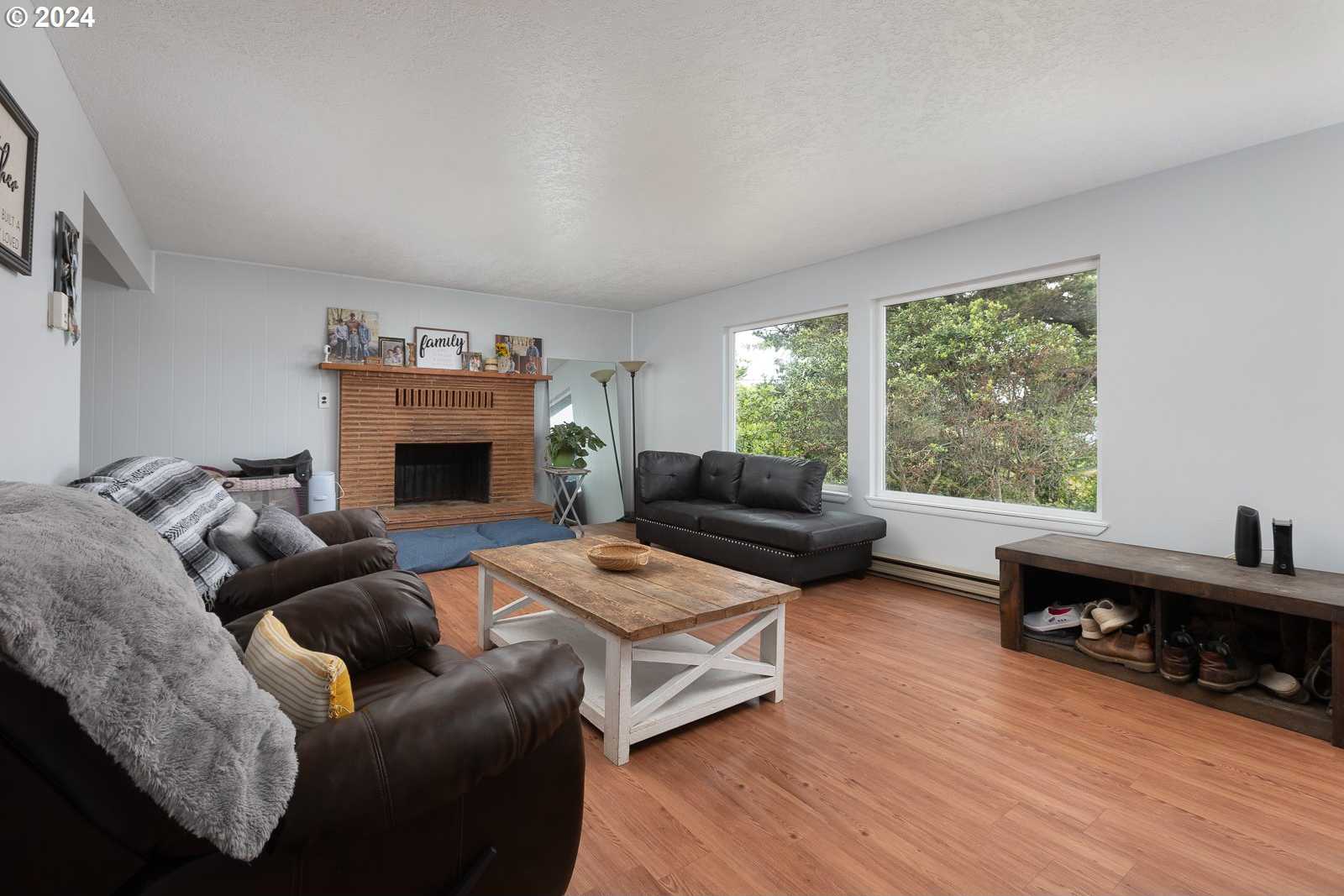 photo 3: 1051 NW ART ST, Seal Rock OR 97376