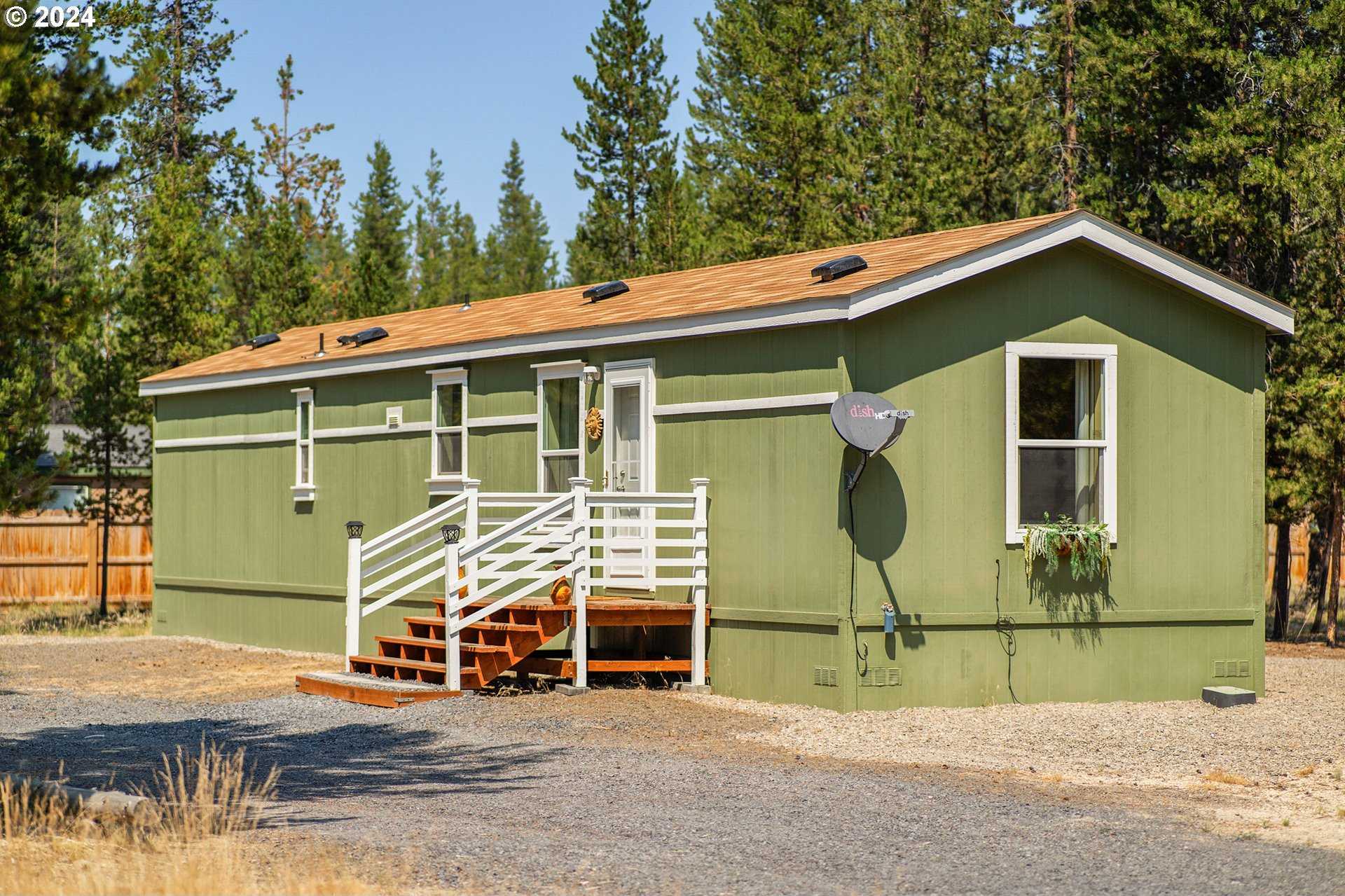 photo 1: 10215 SPLIT RAIL RD, La Pine OR 97739