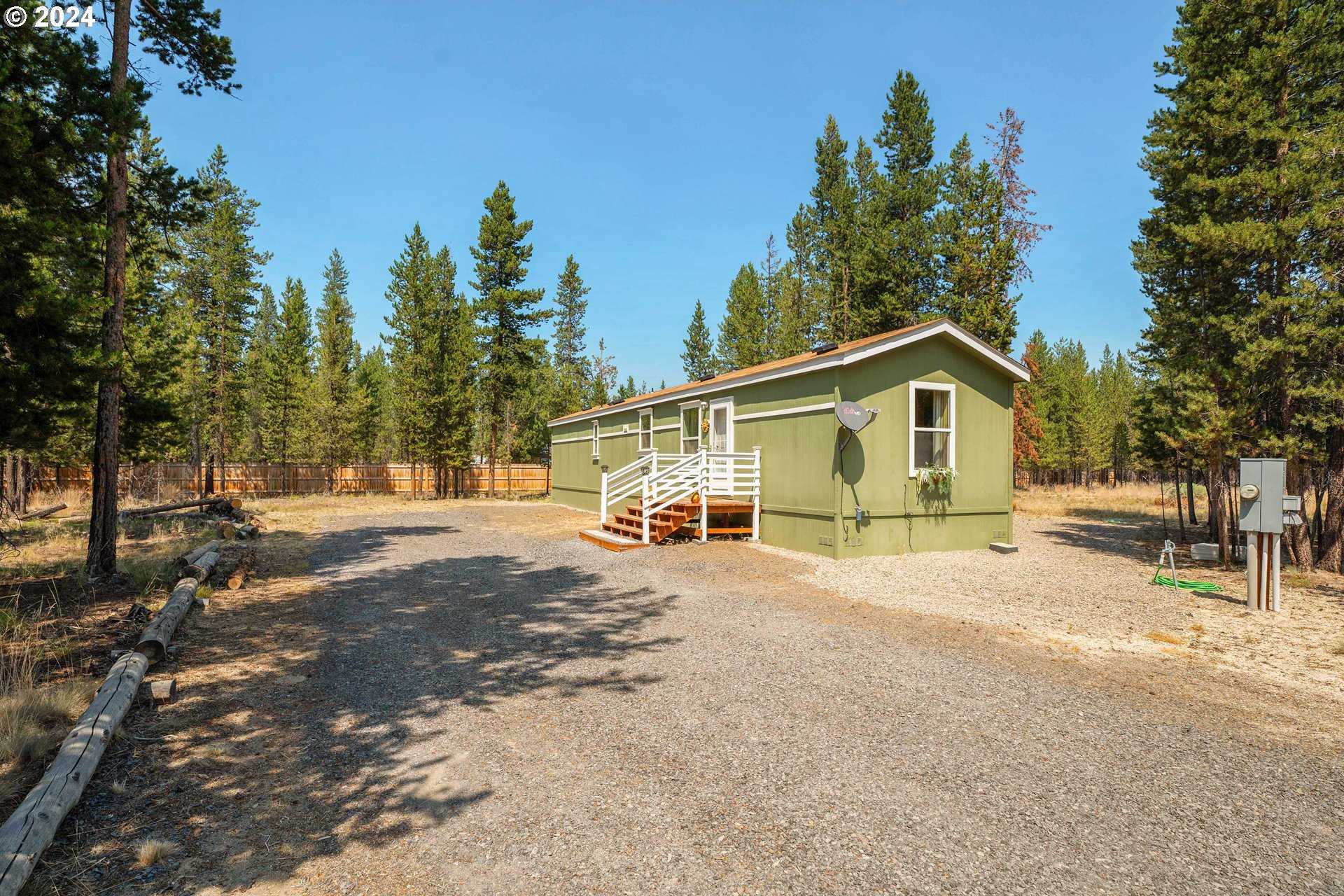 photo 3: 10215 SPLIT RAIL RD, La Pine OR 97739