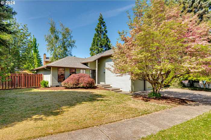 photo 2: 12204 NW 10TH AVE, Vancouver WA 98685