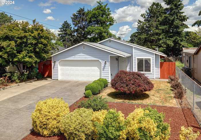 photo 1: 5046 SE 97TH AVE, Portland OR 97266