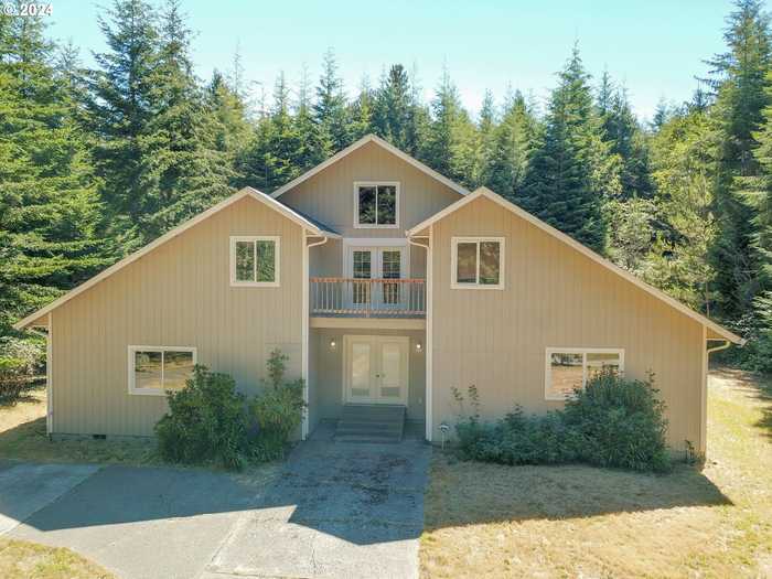 photo 1: 85287 HEMLOCK ST, Florence OR 97439