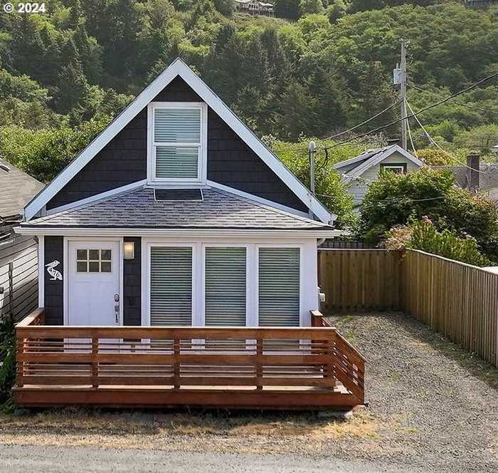 photo 1: 476 HIGHWAY 101 S, Rockaway Beach OR 97136