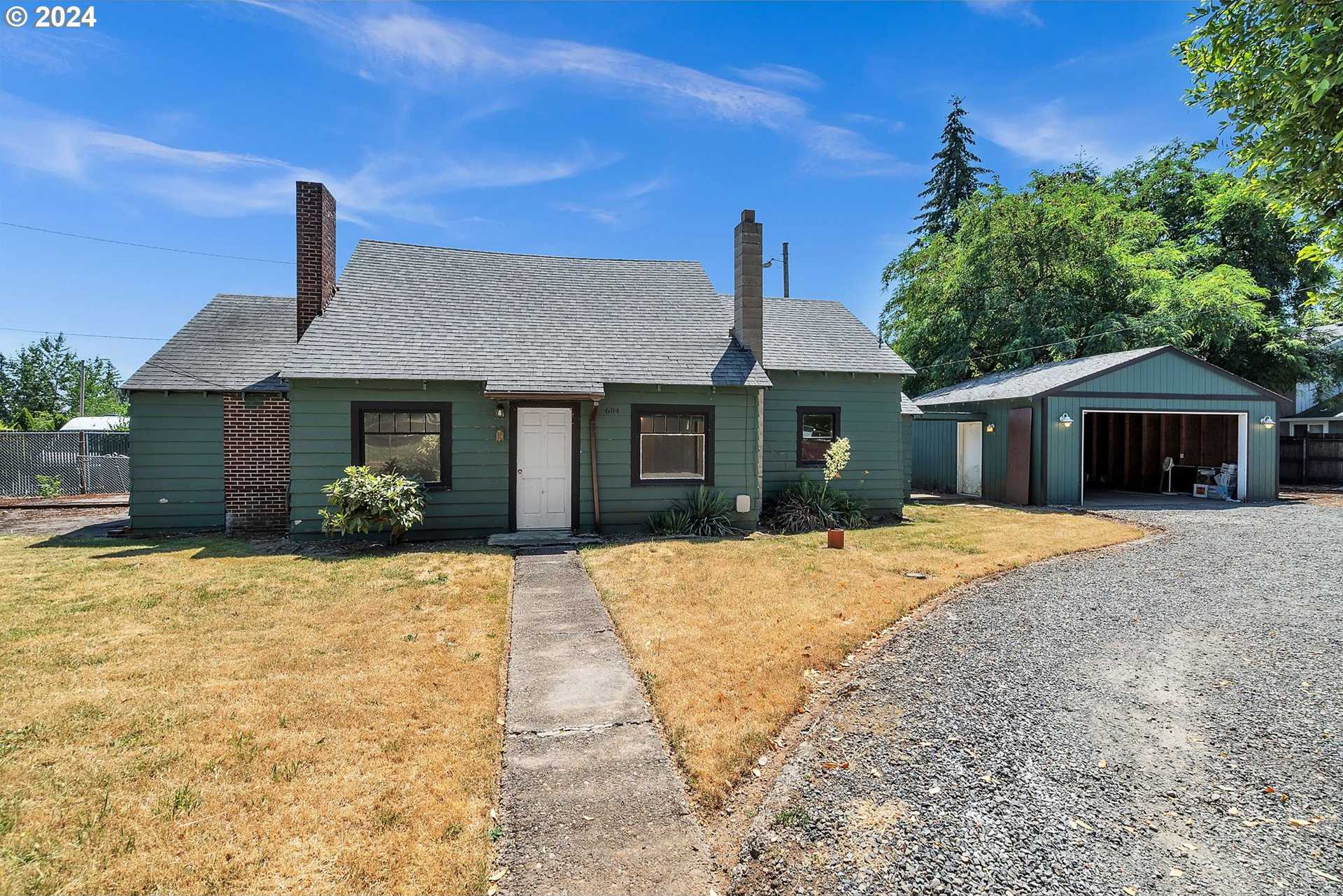 photo 2: 604 HOLMES LN, Oregon City OR 97045