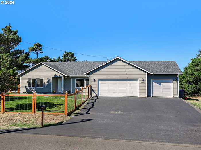 photo 1: 89650 SEA BREEZE DR, Warrenton OR 97146