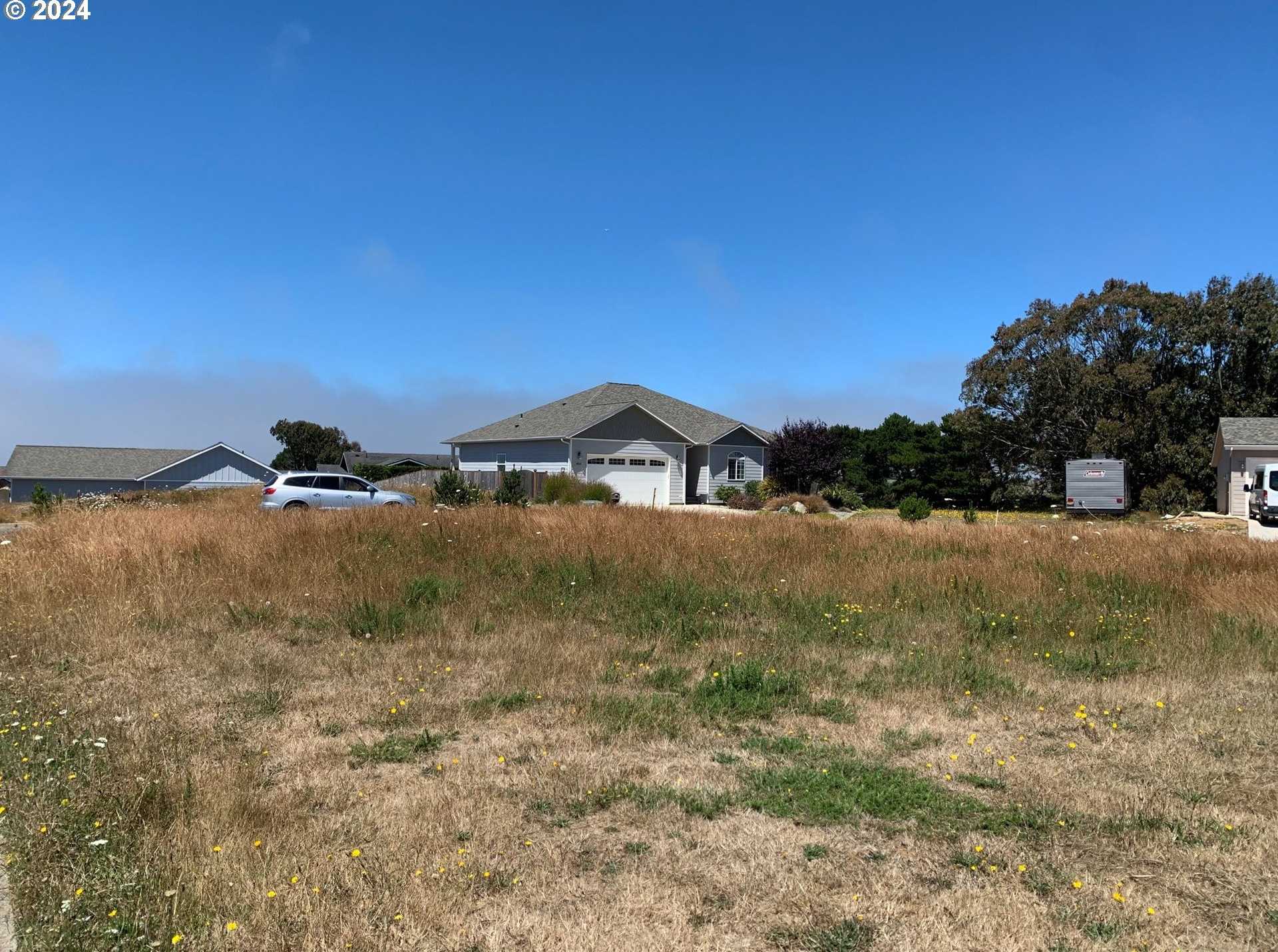 photo 3: 843 SPYGLASS DR, Bandon OR 97411