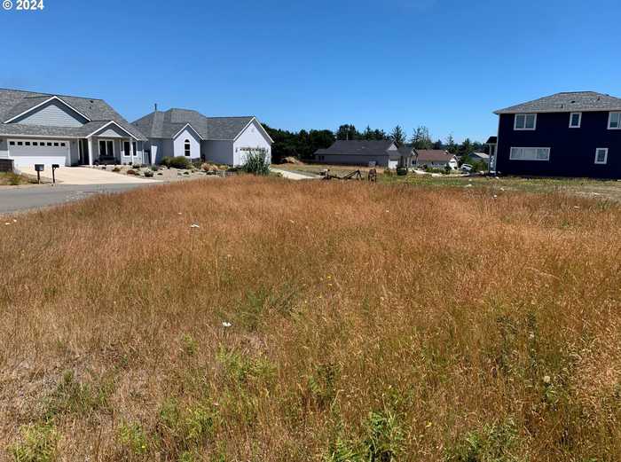 photo 7: 843 SPYGLASS DR, Bandon OR 97411