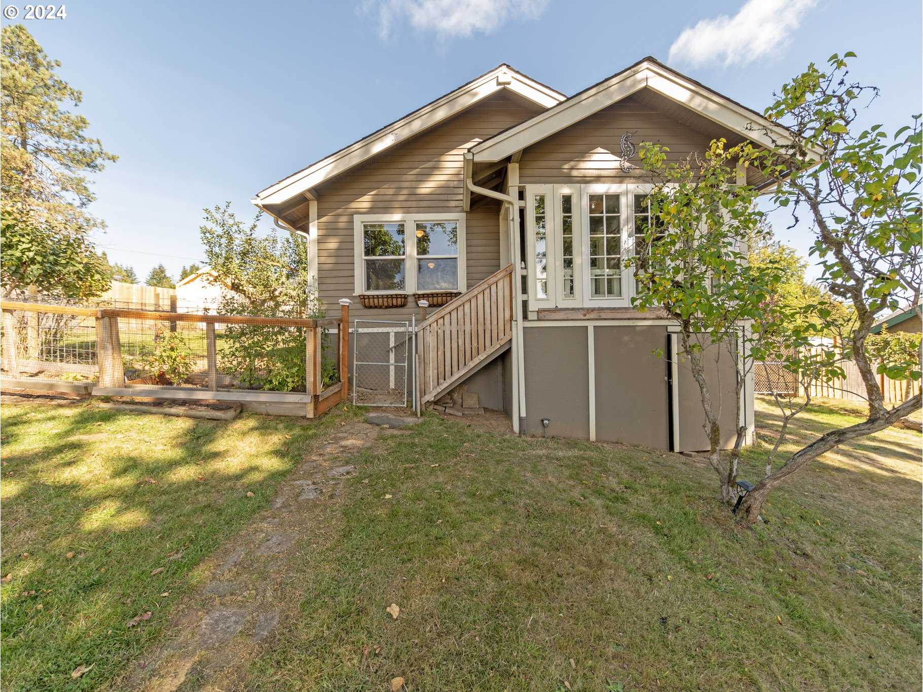 photo 1: 352 Louisiana AVE, Vernonia OR 97064