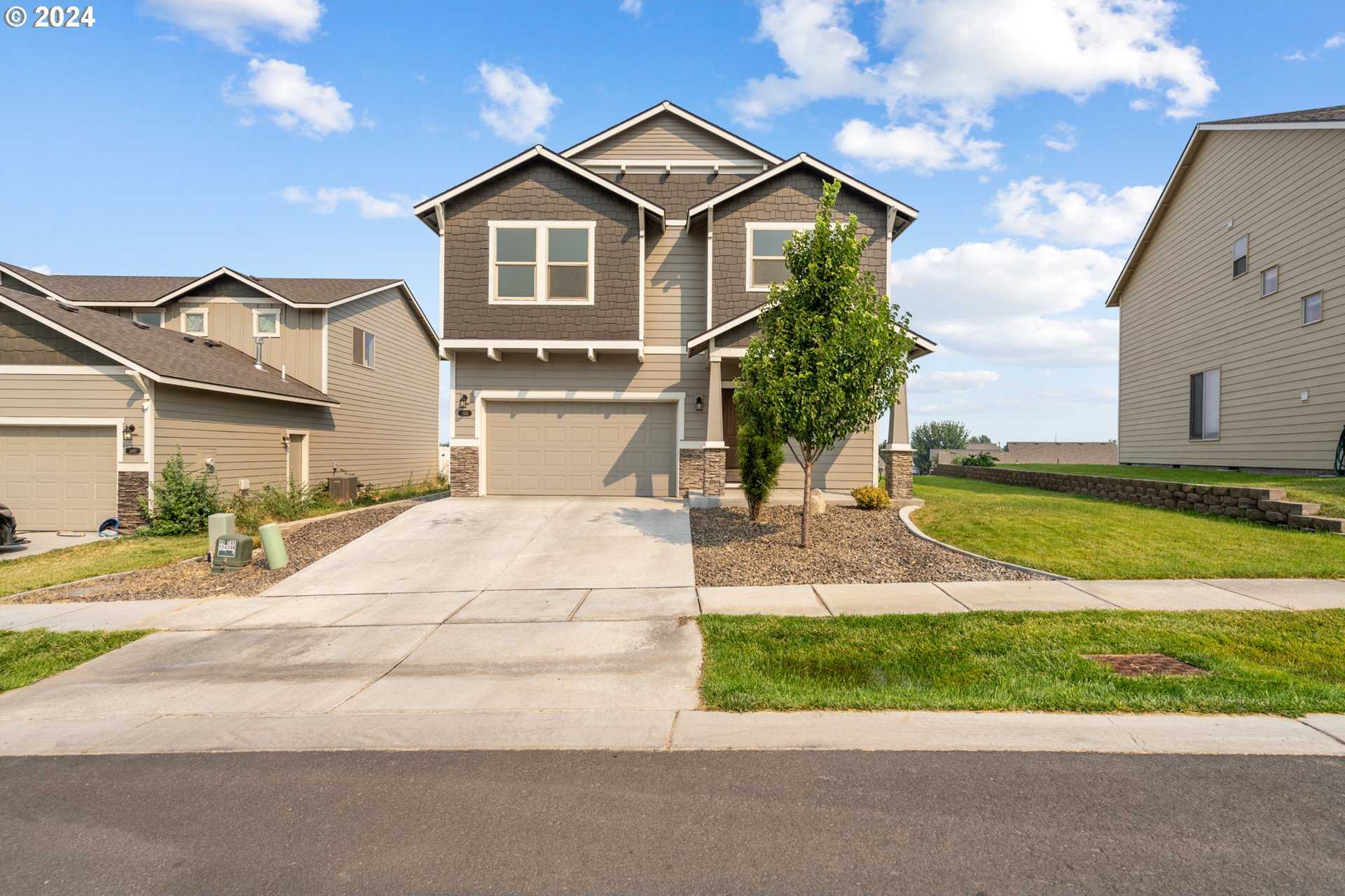 photo 1: 1535 E HURLBURT AVE, Hermiston OR 97838