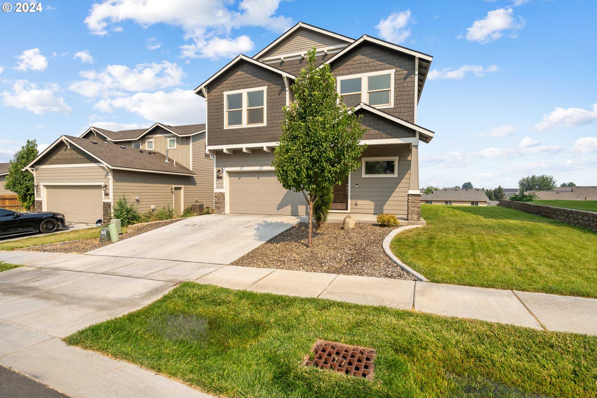 photo 2: 1535 E HURLBURT AVE, Hermiston OR 97838