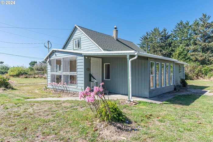 photo 1: 87649 SE 18TH ST, Bandon OR 97411