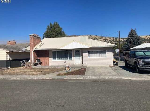 photo 1: 213 NW 4TH AVE, John Day OR 97845